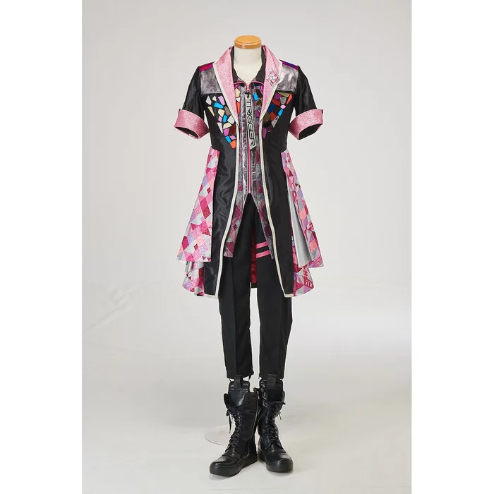 IDOLiSH 7 1st Live -Road To Infinity- Stage Costume Book 6 IDOLiSH 7 1st Live -Road To Infinity- Stage Costume Book - Image 4